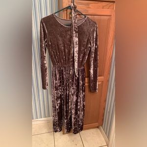 Long sleeve below the knee dress.